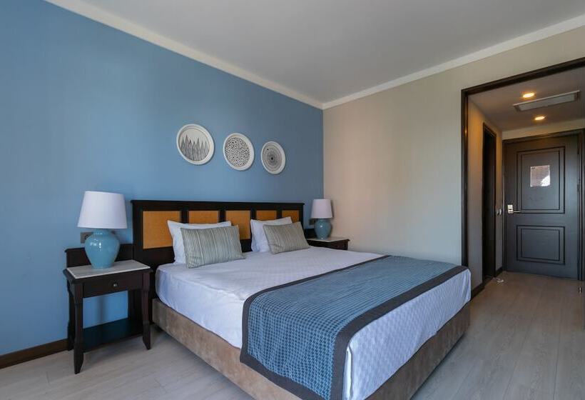 اتاق استاندارد, Lara Park