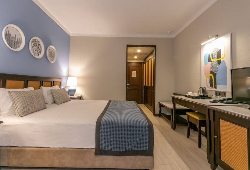 اتاق استاندارد, Lara Park