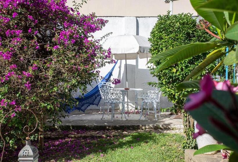 اتاق لوکس با چشم‌انداز باغ, Pousada Casa Buzios
