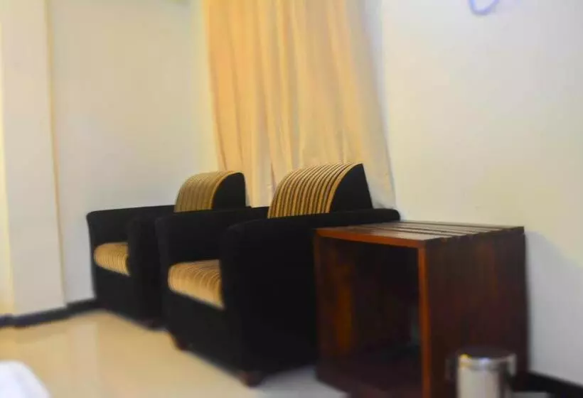 Standard Kolmen Hengen Huone, Saasha City