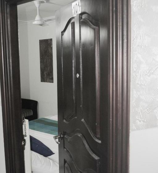 اتاق لوکس, Saasha City