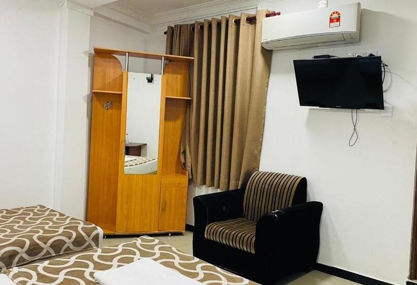 اتاق استاندارد سه نفره, Saasha City