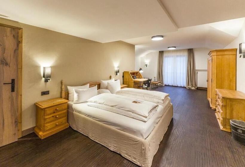 Полулюкс, Staudacherhof History & Lifestyle