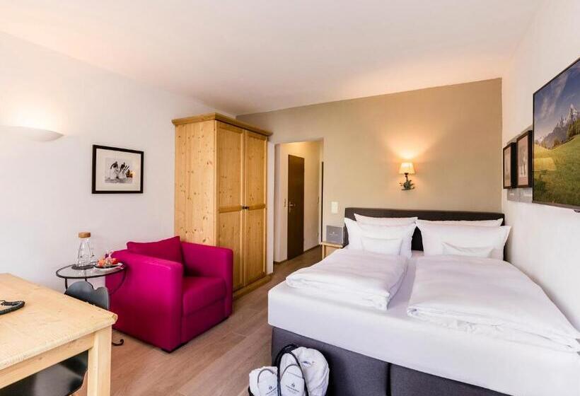 اتاق عادی, Staudacherhof History & Lifestyle