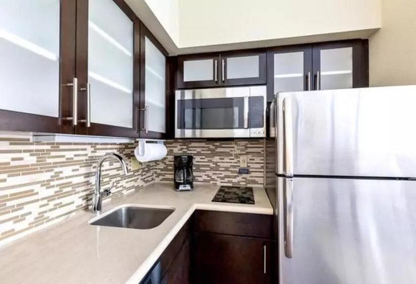 キングサイドベッドのスタンダードワンルーム, Staybridge Suites College Station, An Ihg