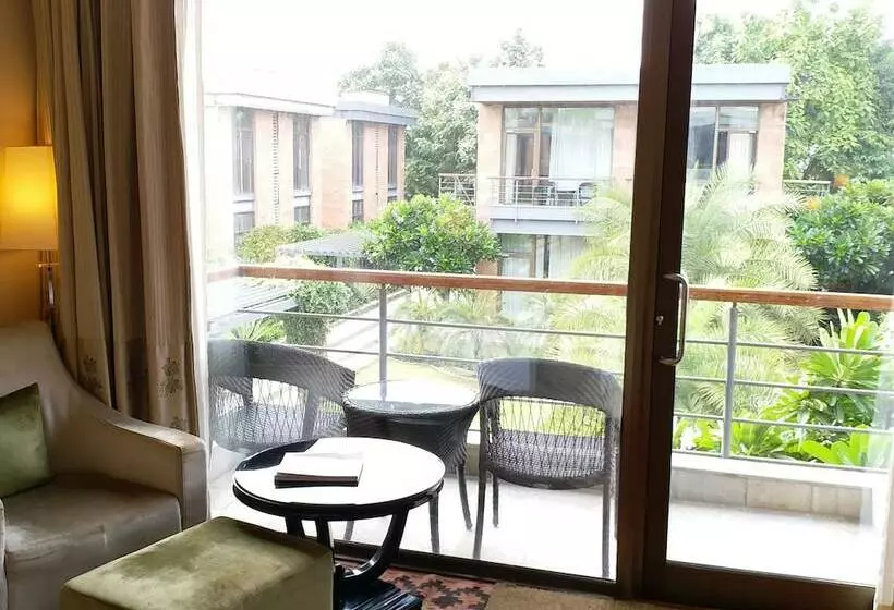 Superior-Zimmer, Taj Damdama Lake Resort & Spa, Gurugram