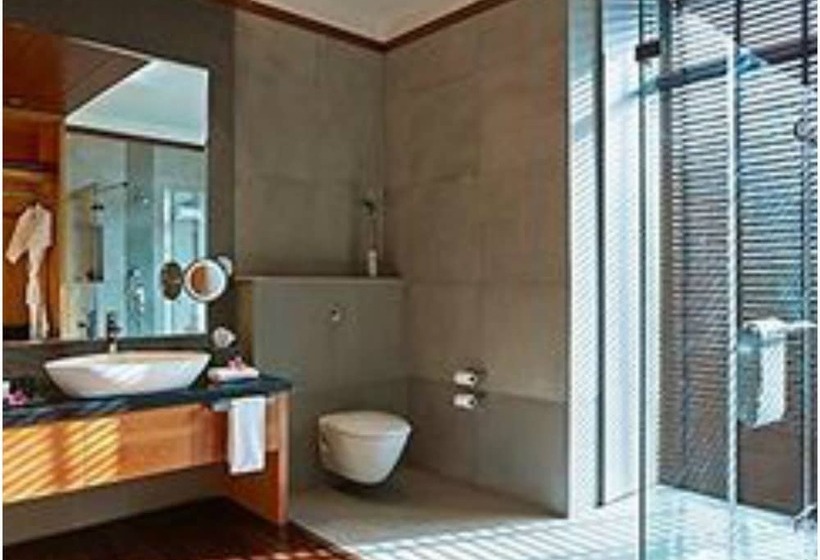Номер Superior, Taj Damdama Lake Resort & Spa, Gurugram