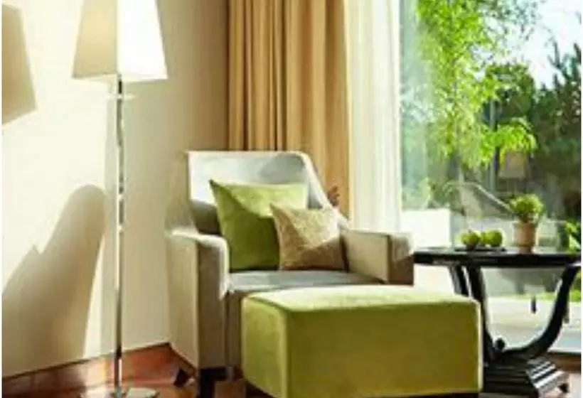 Superior-Zimmer, Taj Damdama Lake Resort & Spa, Gurugram