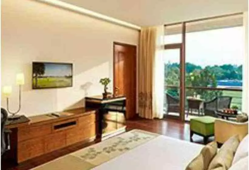 Superior-Zimmer, Taj Damdama Lake Resort & Spa, Gurugram