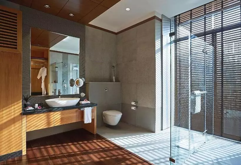 Superior Zimmer Kingsize Bett, Taj Damdama Lake Resort & Spa, Gurugram