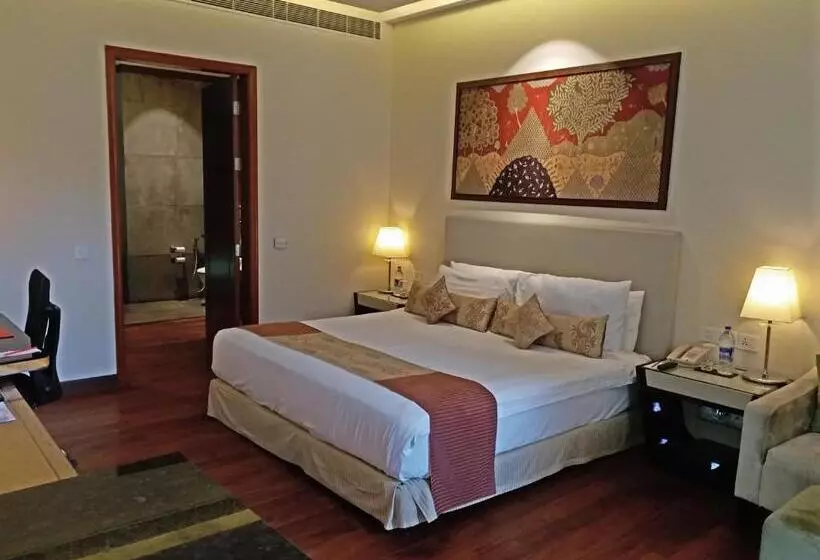 Superior Zimmer Kingsize Bett, Taj Damdama Lake Resort & Spa, Gurugram