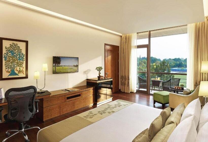 חדר סופריור עם מיטת קינג, Taj Damdama Lake Resort & Spa, Gurugram