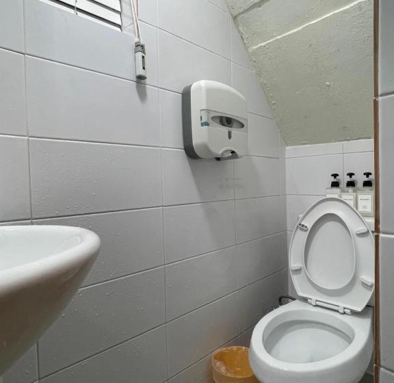 Quarto Quadruple Economy, Sisnbro Guesthouse