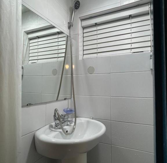 Quarto Quadruple Economy, Sisnbro Guesthouse