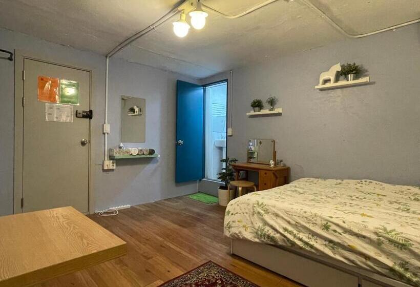 Quarto Quadruple Economy, Sisnbro Guesthouse