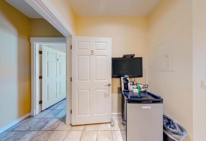 جناح غرفتين نوم, The Colonels Suites #4 And #5