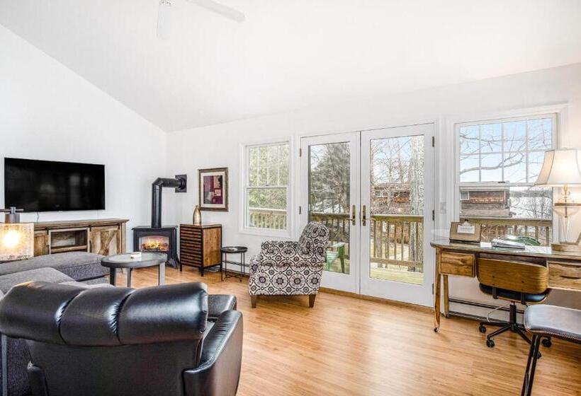 شقة غرفتين, Treehouse