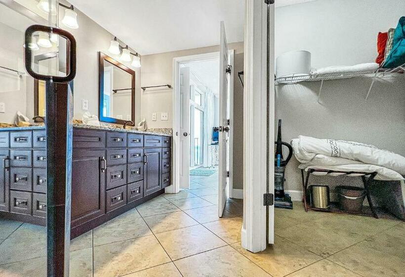 Апартаменты 3 Спальни, Jade East Towers 720