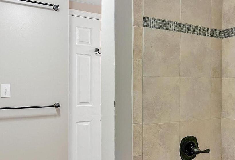 Апартаменты 3 Спальни, Jade East Towers 720