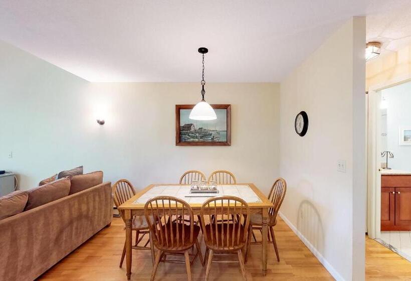 شقة غرفة واحدة, Ocean Edge Retreat