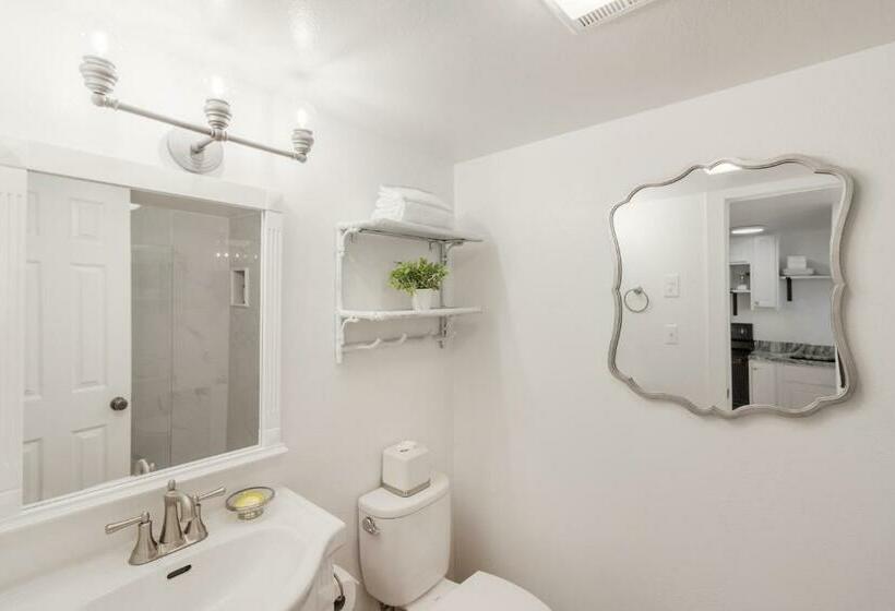 דירת חדר, All New Historic Charmer In The Heart Of Durango