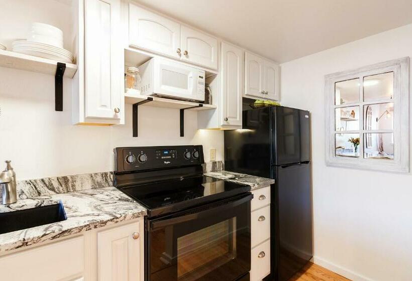 דירת חדר, All New Historic Charmer In The Heart Of Durango