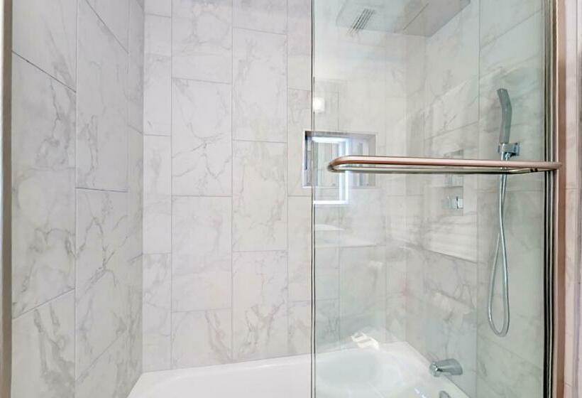 Апартаменты 3 Спальни, 104 World Of Tennis Square #104