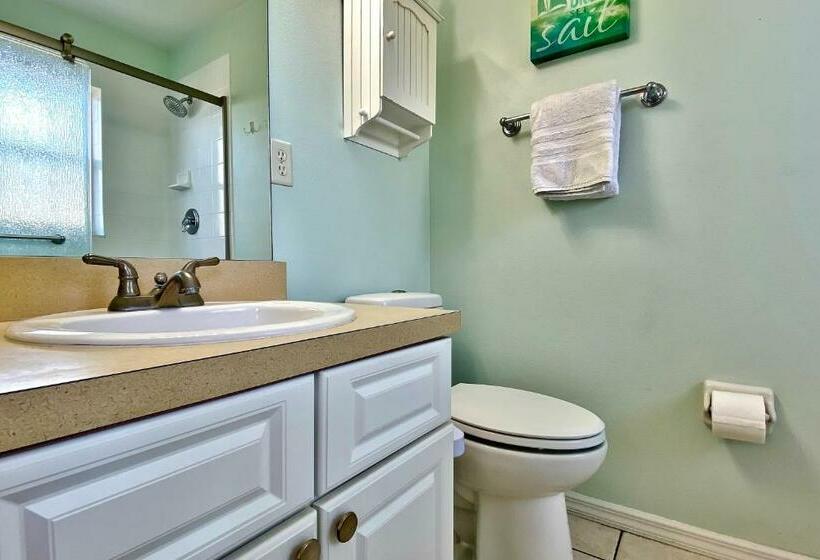 شقة غرفتين, Beachside Villas 204b