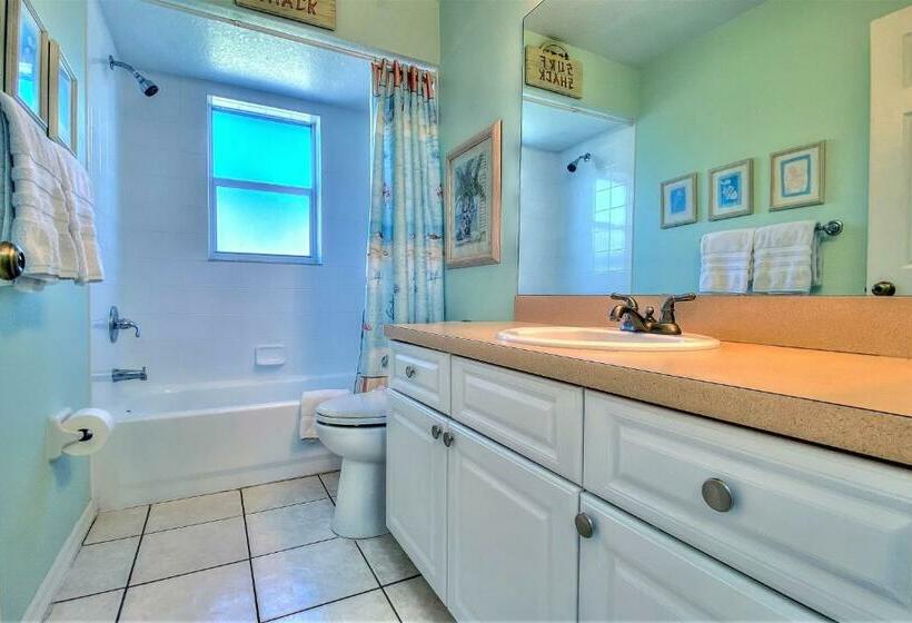 شقة غرفتين, Beachside Villas 204b