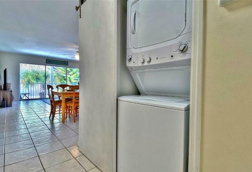 شقة غرفتين, Beachside Villas 204b