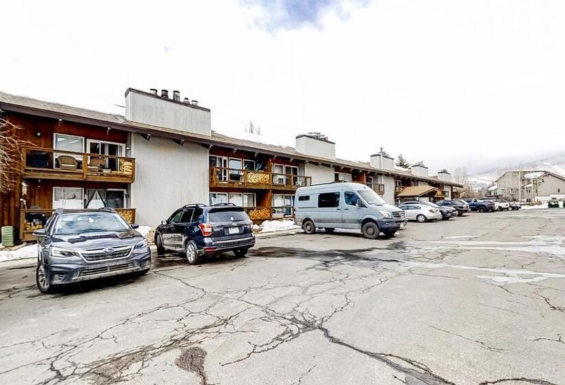 침실 2개 아파트, Black Birch