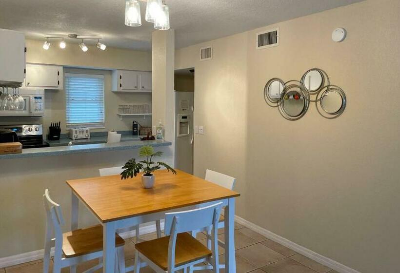 شقة غرفتين, Dockside Destiny