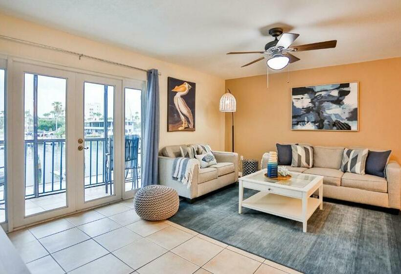 شقة غرفتين, Dockside Destiny