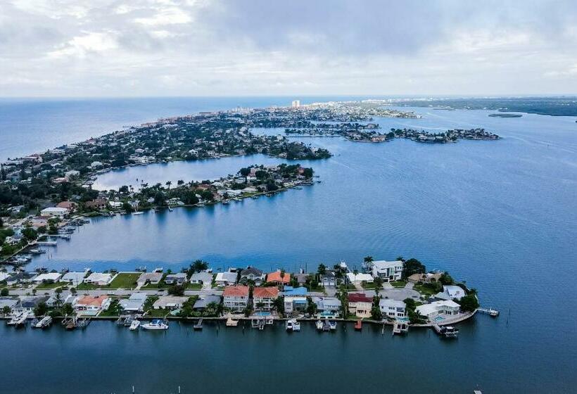 شقة غرفتين, Dockside Destiny