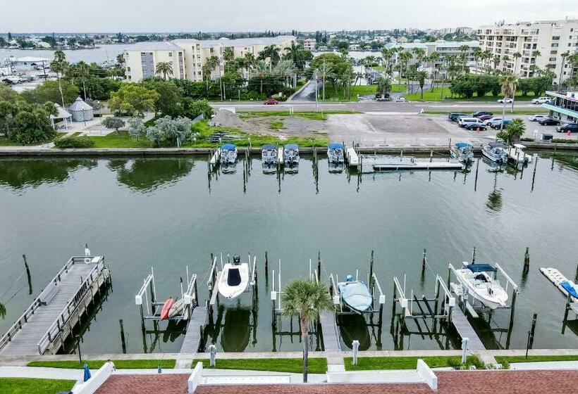 شقة غرفتين, Dockside Destiny