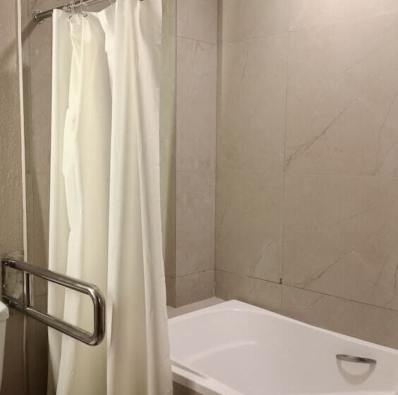 Quarto Estandar, Grand Emilia