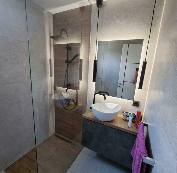 ویلای یک اتاق خوابه با استخر شنا, Apartments B&m