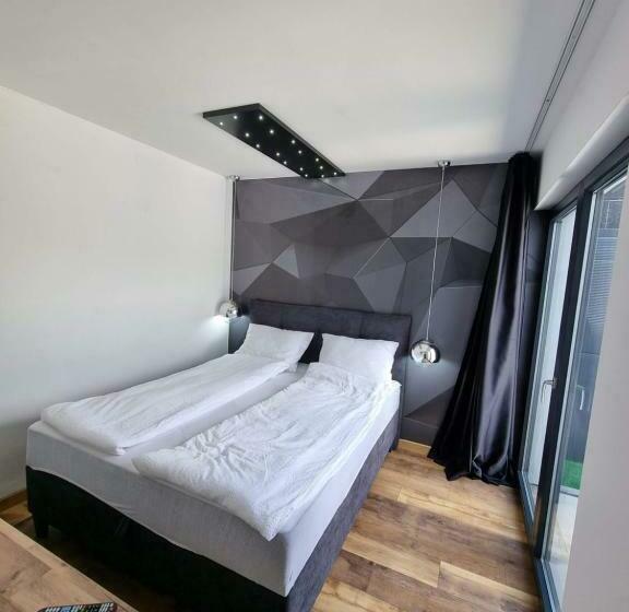 ویلای یک اتاق خوابه با استخر شنا, Apartments B&m