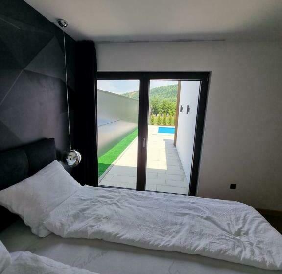 ویلای یک اتاق خوابه با استخر شنا, Apartments B&m