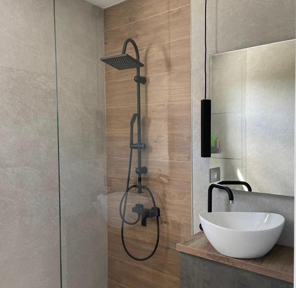 ویلای یک اتاق خوابه با استخر شنا, Apartments B&m