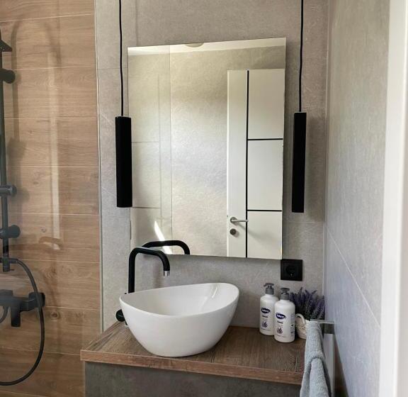 ویلای یک اتاق خوابه با استخر شنا, Apartments B&m