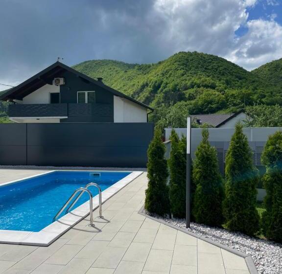 ویلای یک اتاق خوابه با استخر شنا, Apartments B&m