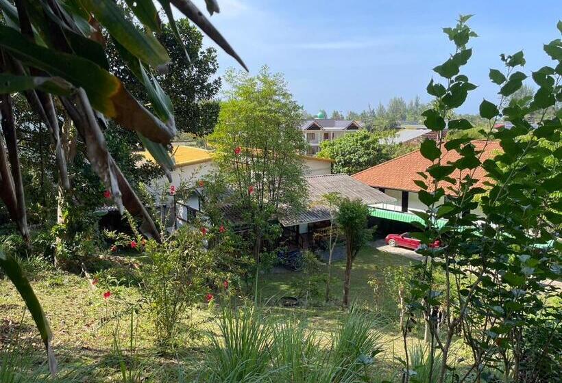 بنجلو قياسى مطلّ علي الحديقة, Chalisa Bukit House Lanta