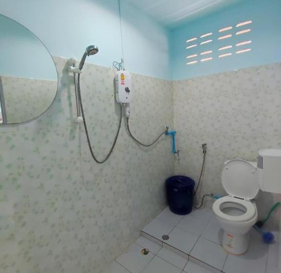 بنجلو قياسى مطلّ علي الحديقة, Chalisa Bukit House Lanta