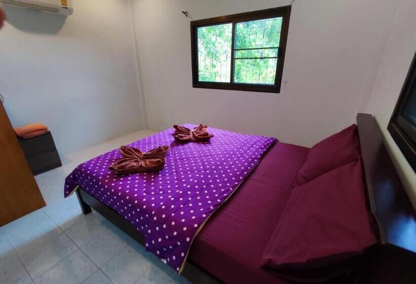 بنجلو قياسى, Chalisa Bukit House Lanta