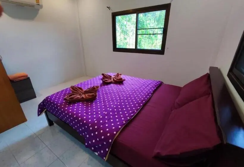 スタンダードバンガロー, Chalisa Bukit House Lanta