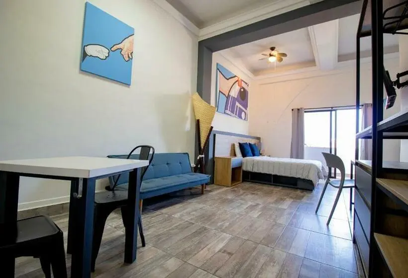 Classic Neljän Hengen Huone, Hostal 170