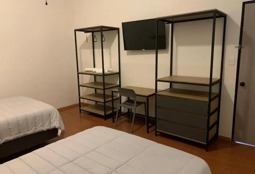 Economy Quadruple Room, Hostal 170