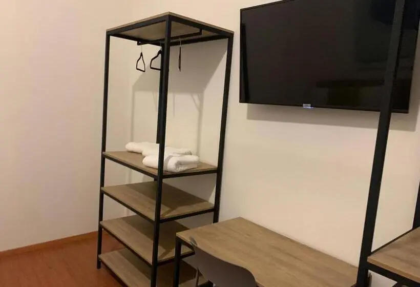 Economy Quadruple Room, Hostal 170