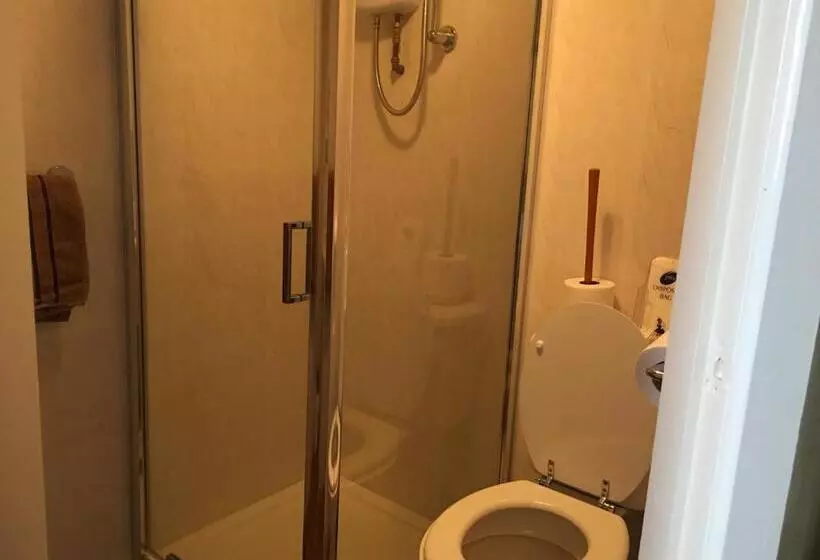 Deluxe-huone, Camelot House